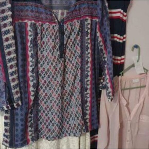 4 piece ladies tops Size Large (W1-002) - Picture 1 of 5